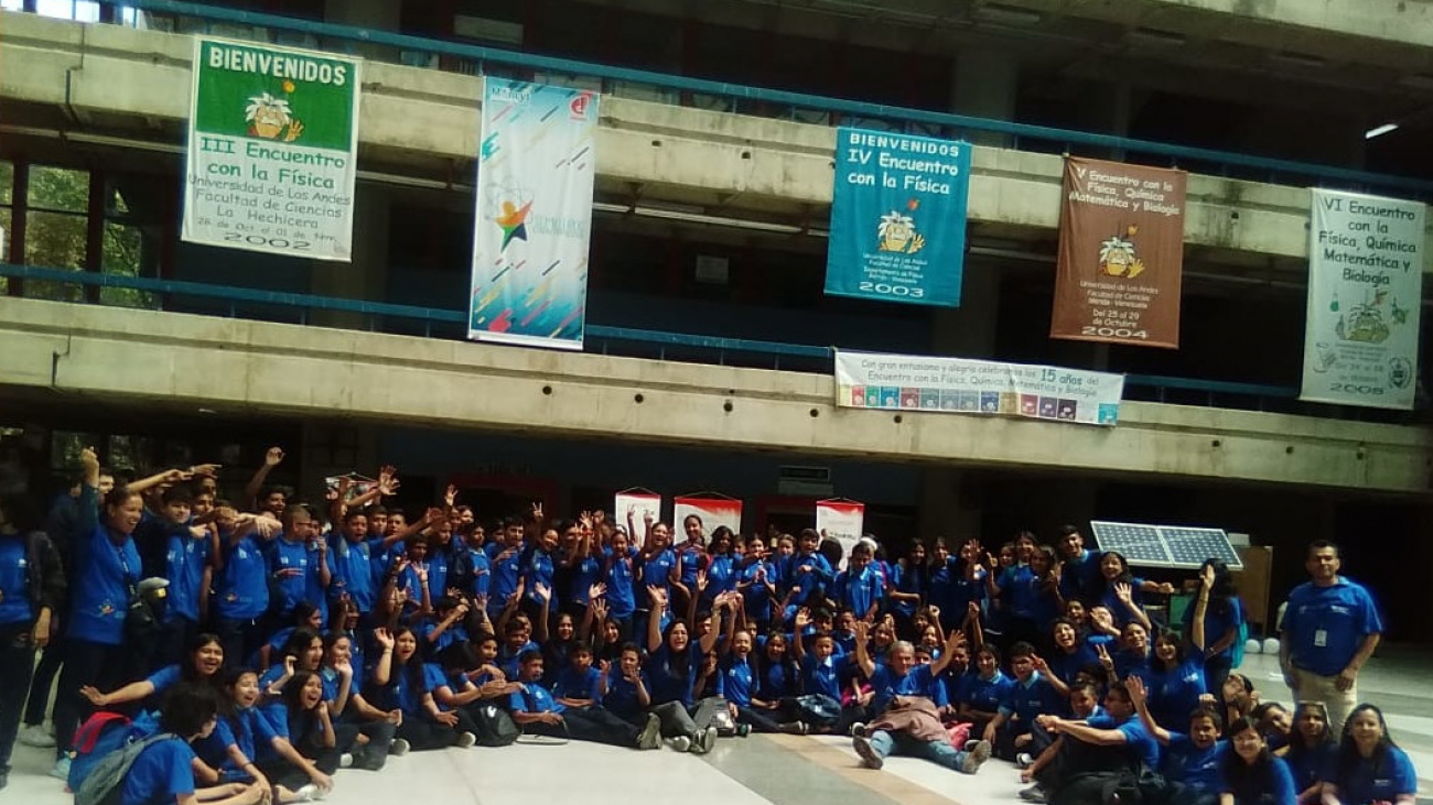 estudiantes en el XIII Encuentro con la Física, Química, Matemática y Biología